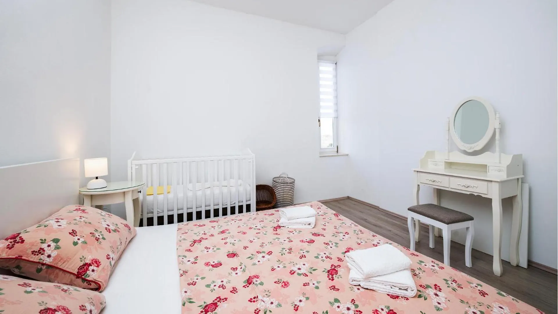 Cozy Apartment In Pula With Kitchen